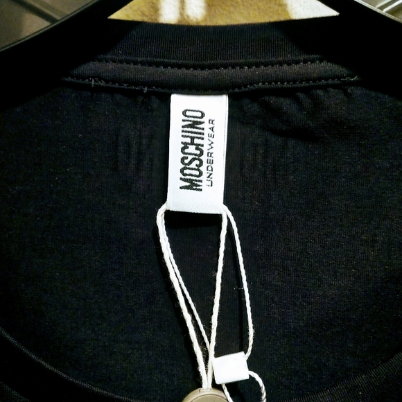 Authentic Moschino T-shirts - Picture 4 of 7